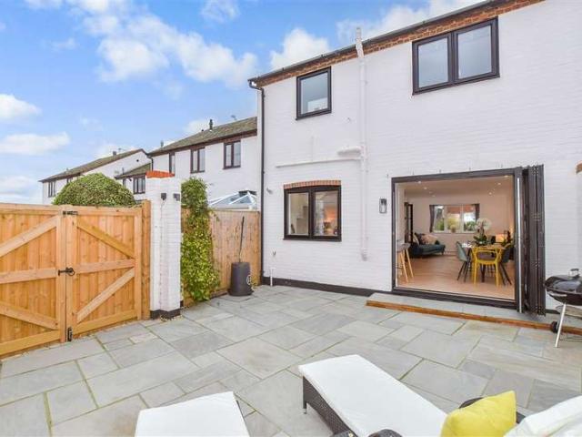 Farm for sale in Arundel, Clapham