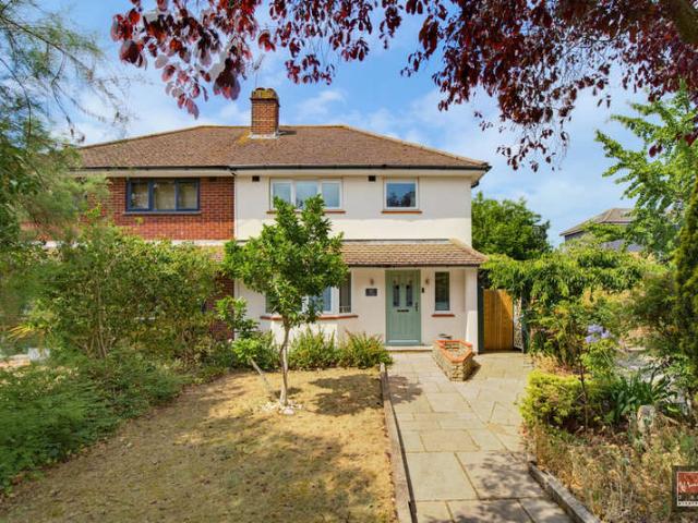Farm for sale in Egham Hythe, Row Town