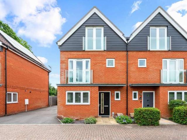 Farm for sale in Oxted, Hillview