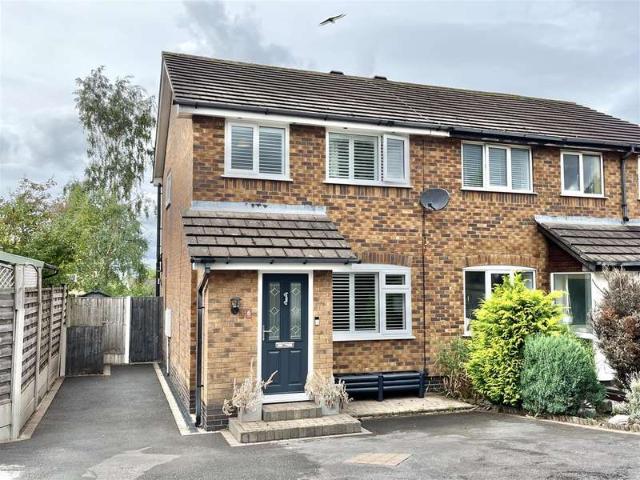 Farm for sale in Shirebrook Park, Charlesworth