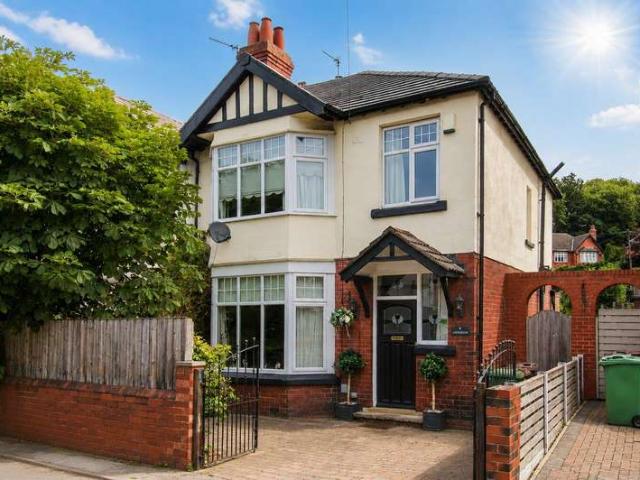 Farm for sale in Glasshoughton, Castleford