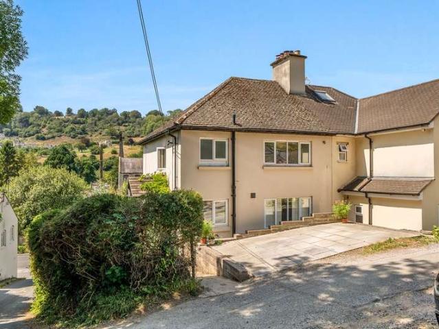 Farm for sale in Thrupp, School House