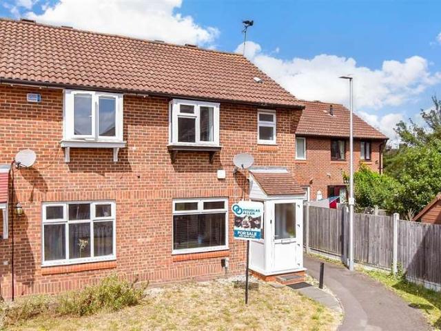 Farm for sale in Woodford Bridge, Greater London