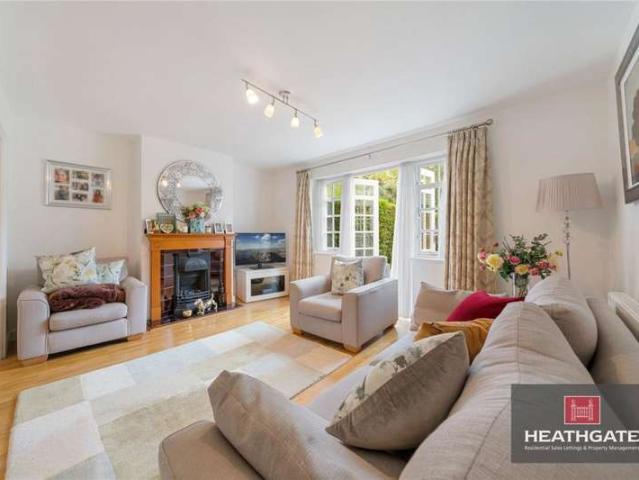 Semi Detached House for sale in Hampstead Garden Suburb, Temple Fortune