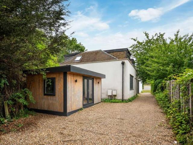 Farm for sale in London Borough of Barnet, Greater London
