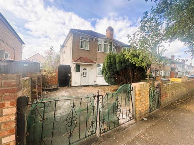 Farm for sale in London Borough of Hounslow, Hanworth