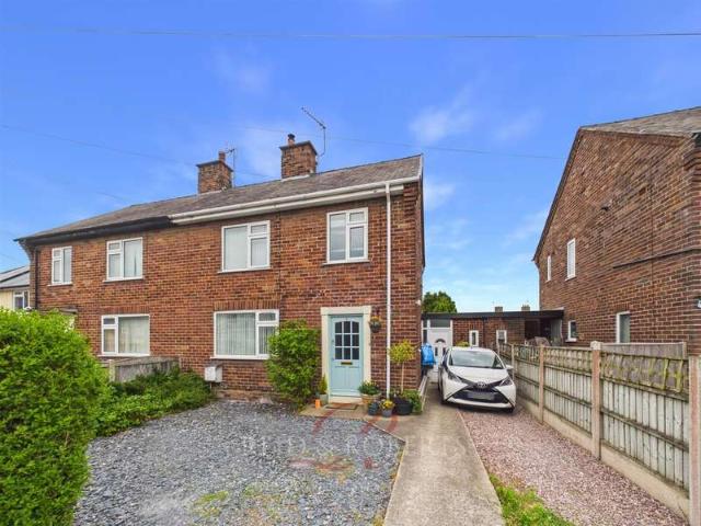 Farm for sale in Pen-y-ffordd, Wales