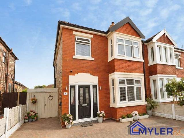 Farm for sale in Simm's Cross, Widnes