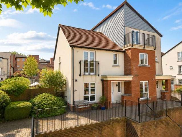 Farm for sale in Horfield, Feckenham