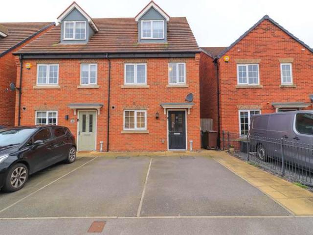 Farm for sale in Cutsyke, Castleford