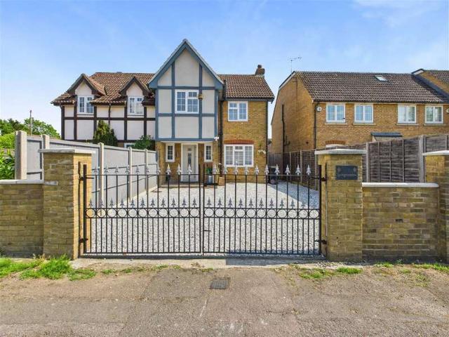 Farm for sale in Lower Green Esher, Blackhills