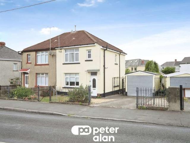 Farm for sale in Fleur-de-lis, Wales
