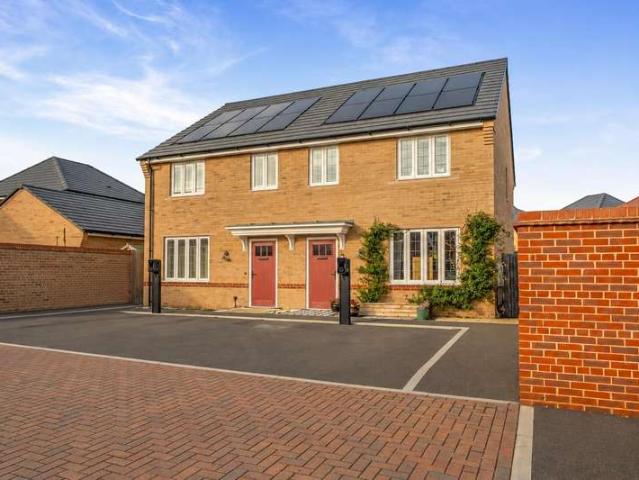 Farm for sale in Arborfield Green Lakeside, Arborfield Green