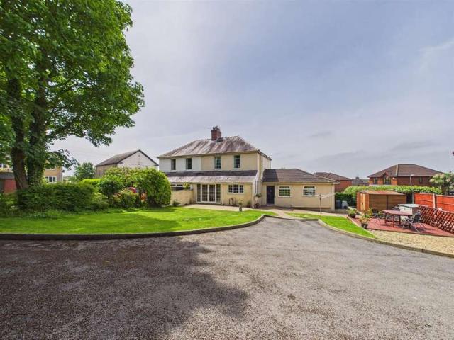 Farm for sale in Penceiliogi, Dafen