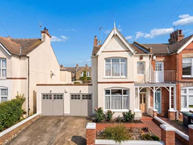 Farm for sale in Hunter's Forstal, Canterbury