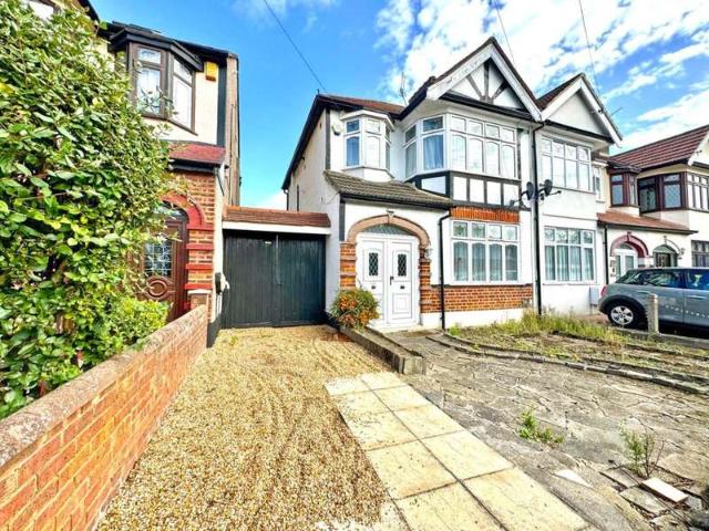 Farm for sale in Little Heath, Goodmayes