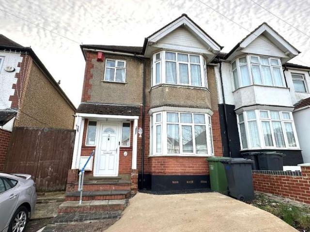Semi Detached House for sale in Luton, Hart Hill