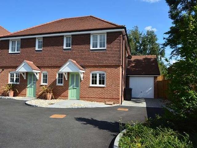 Farm for sale in Woolmer Hill, Fole