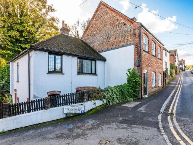 Farm for sale in Oxted, Hillview