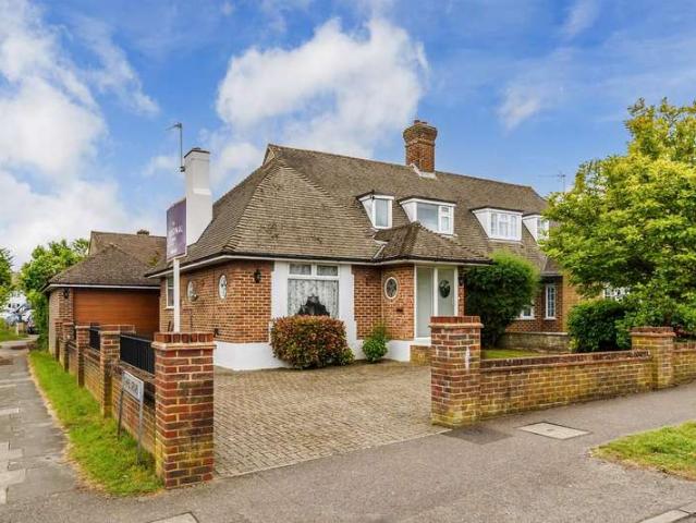 Farm for sale in Tattenham Corner, Red Hill
