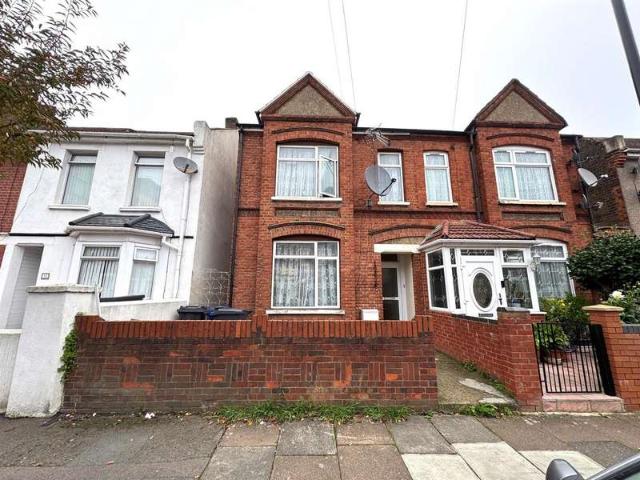 Farm for sale in London Borough of Ealing, Greater London