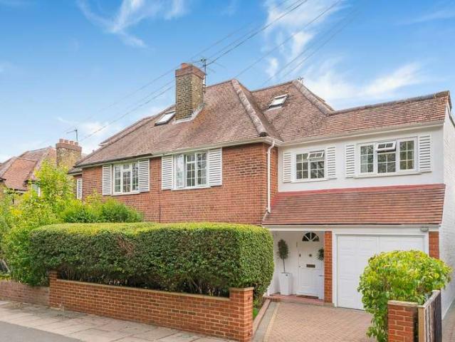 Farm for sale in Hampton Hill, Greater London