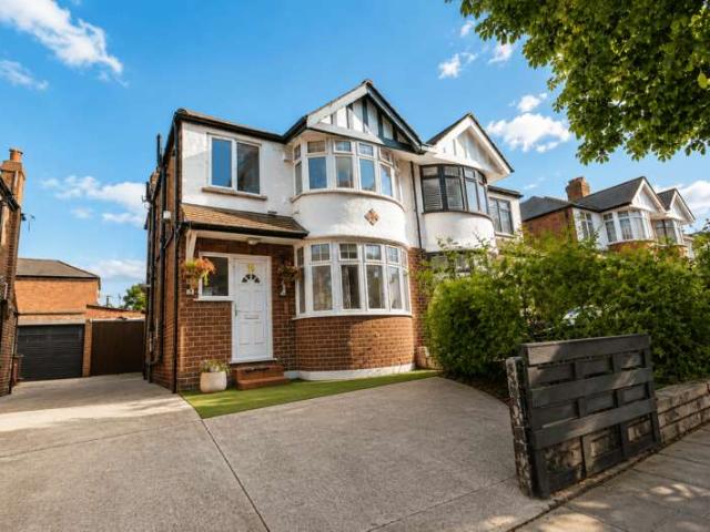Farm for sale in London Borough of Ealing, Greater London