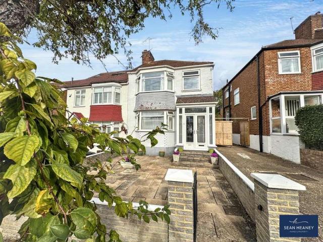 Farm for sale in London Borough of Barnet, Greater London