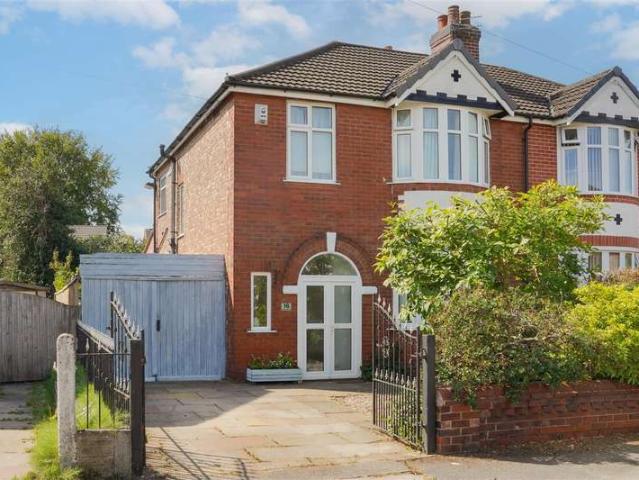 Farm for sale in Gorse Hill, Trafford Park