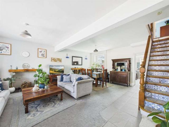 Farm for sale in Llannon, Tumble