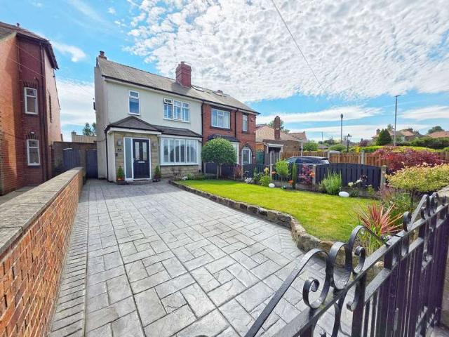 Farm for sale in Mapplewell, South Yorkshire
