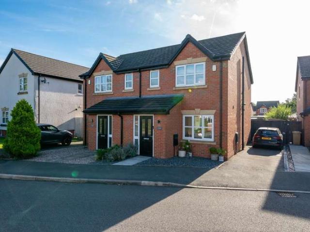 Farm for sale in Bradshaw, Bolton