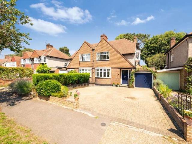 Farm for sale in Stoneleigh, Ewell