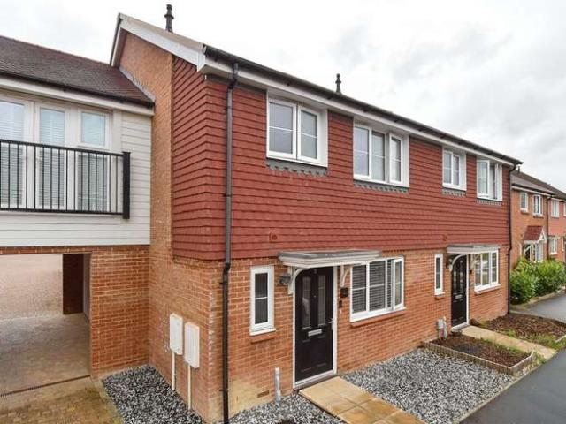 Cottage for sale in Kilnwood Vale, Horsham
