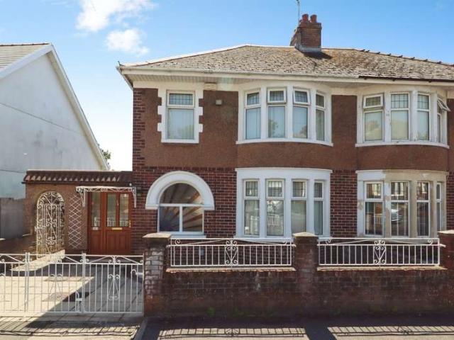 Farm for sale in Gibbonsdown, Barry