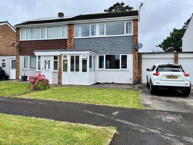 Farm for sale in Cefn Glas, Wales