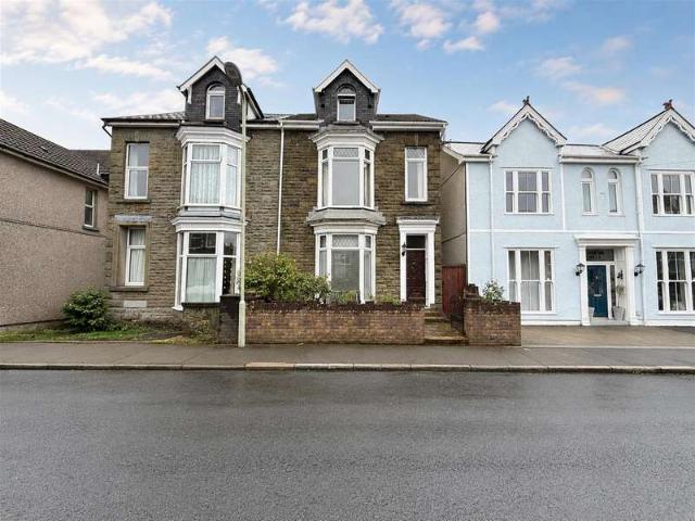 Farm for sale in Gadlys, Aberdare