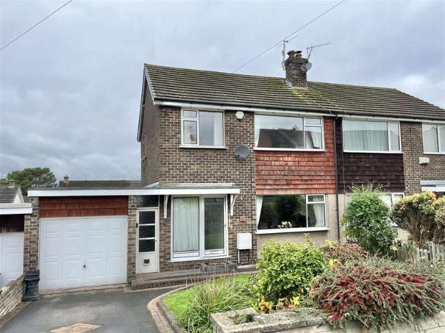 Farm for sale in Charlesworth, East Midlands
