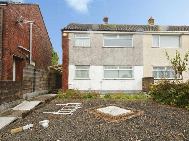 Farm for sale in Llantrisant, Beddau