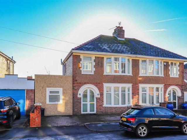Farm for sale in Gibbonsdown, Barry