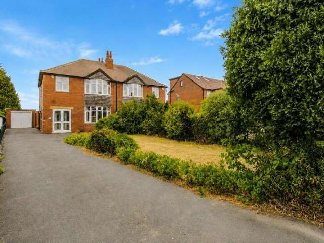 Farm for sale in West Ardsley, Tingley