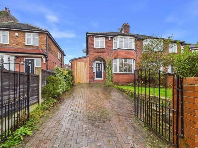 Farm for sale in Glasshoughton, Castleford