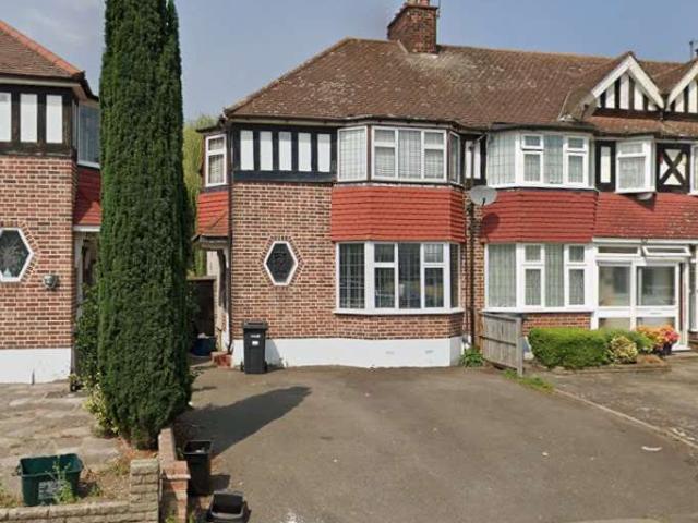 Farm for sale in Woodford Bridge, Greater London