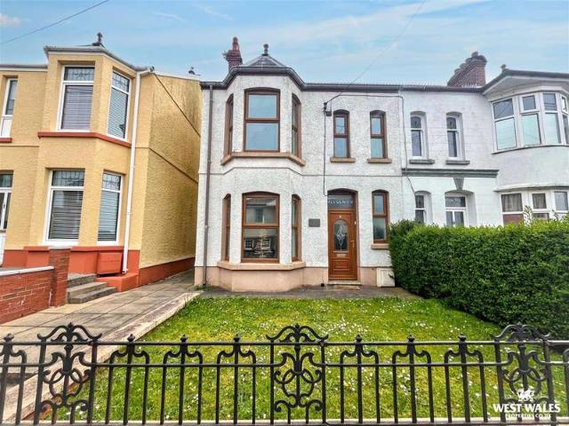Farm for sale in Kidwelly, Wales