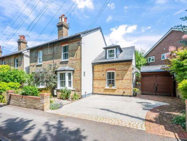 Farm for sale in Woodcote, Epsom