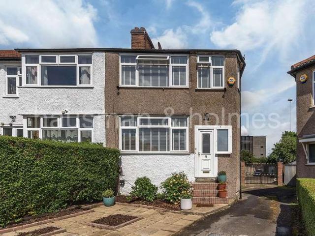 Farm for sale in Hendon Central, Greater London
