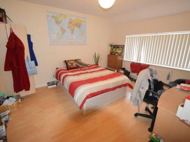Farm for rent in Hyde Park, West Yorkshire