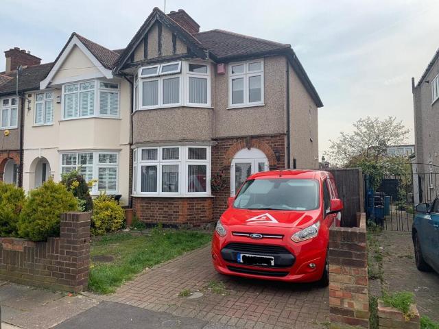 Semi Detached House for rent in Romford