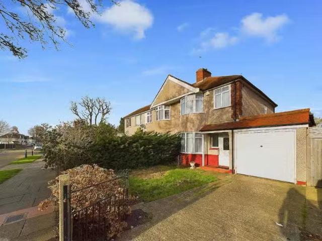 House for rent in Blackfen, Greater London