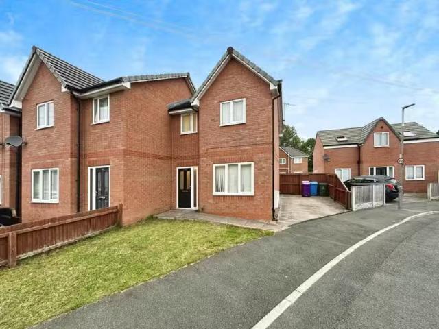 House for rent in Calderstones